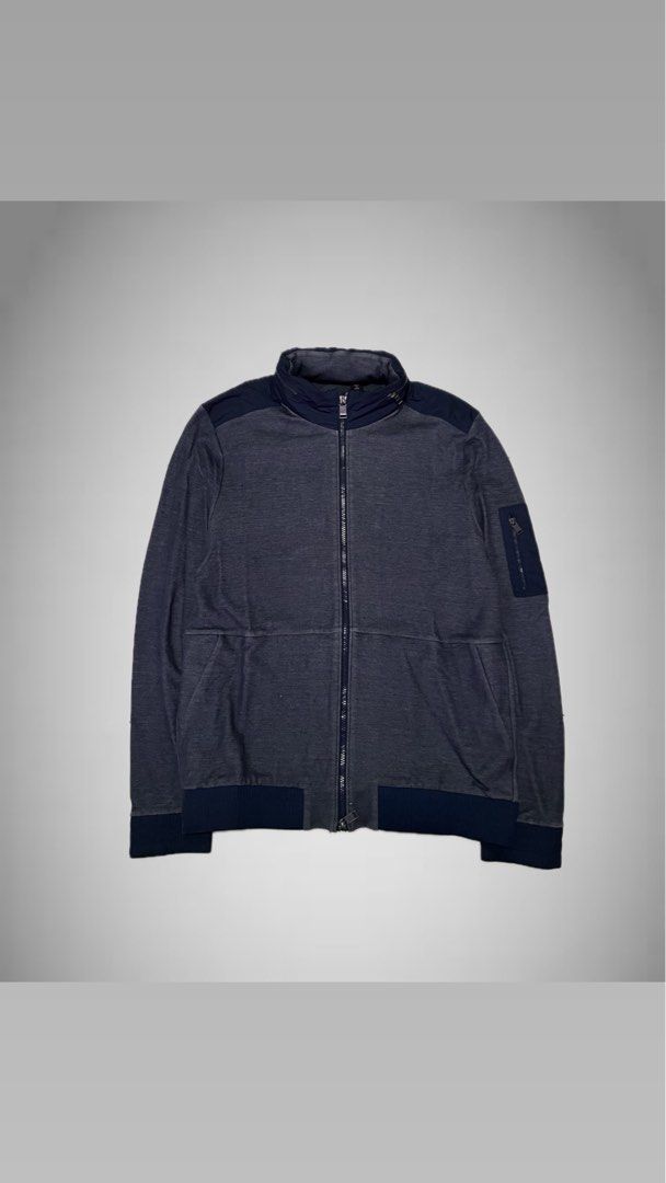 Boss Hugo Boss - Packable Hood (Category: Activewear) located in Lucban. Submitted by rep.rznt (Listing ID 1463678867, Image 1). Description: Size: Large Issue: None.
