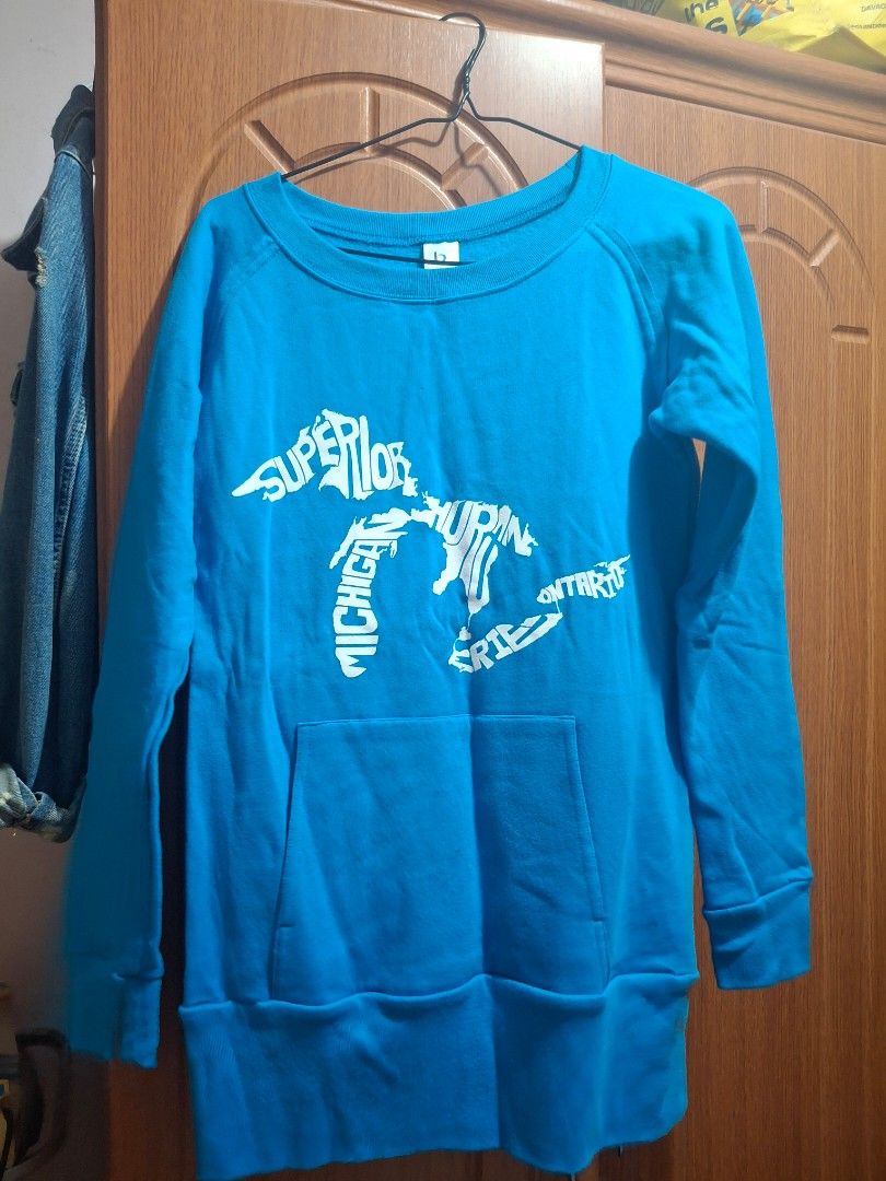 Boxercraft Blue Great Lakes Graphic Sweatshirt Size S (Category: Coats, Jackets and Outerwear) located in Manila. Submitted by oddcat_ccd2d5 (Listing ID 1463628843, Image 3). Description: Blue sweatshirt with Great Lakes graphic - Front pocket - Size S.