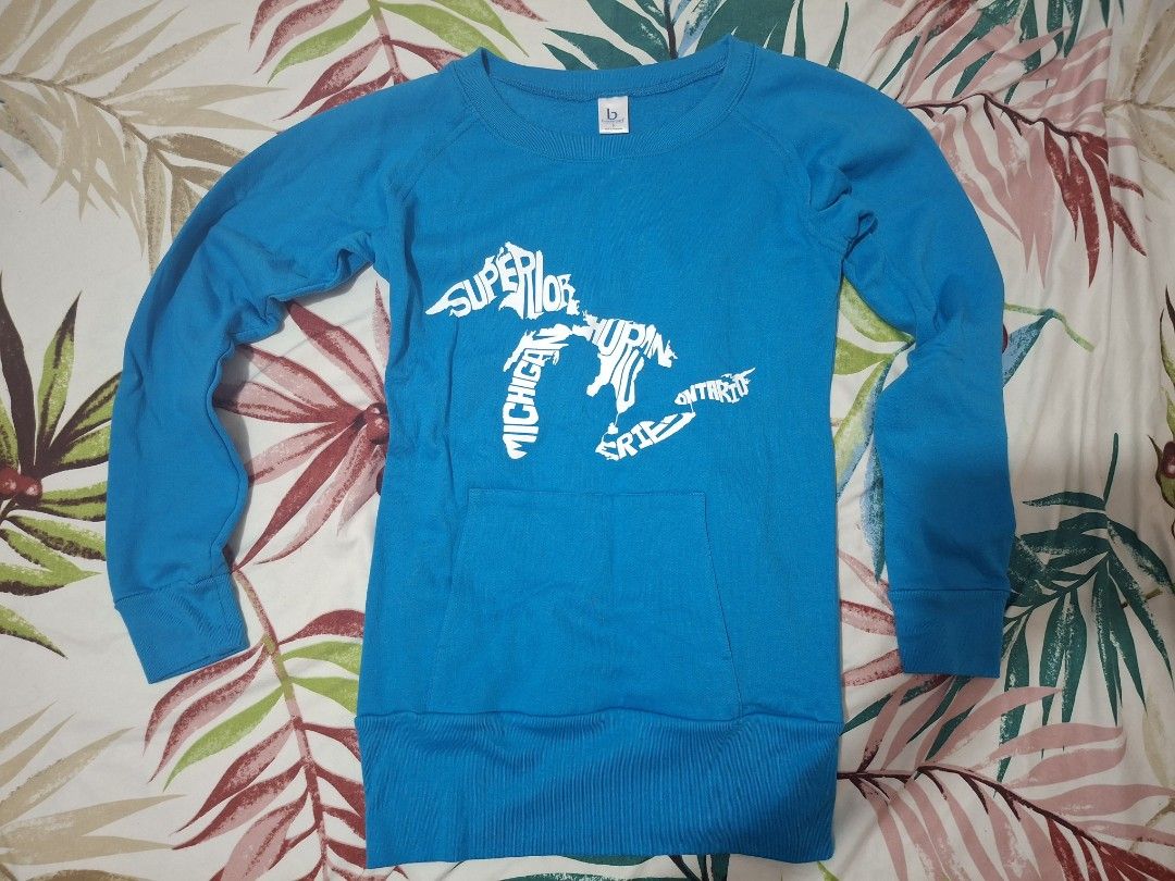 Boxercraft Blue Great Lakes Graphic Sweatshirt Size S (Category: Coats, Jackets and Outerwear) located in Manila. Submitted by oddcat_ccd2d5 (Listing ID 1463628843, Image 1). Description: Blue sweatshirt with Great Lakes graphic - Front pocket - Size S.