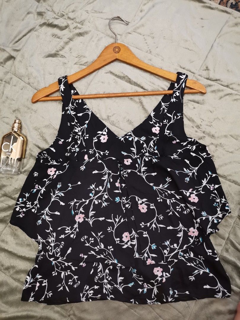 Branded top (Category: Others Tops) located in Quezon City. Submitted by closetnikikay (Listing ID 1463690057, Image 2). Description: .