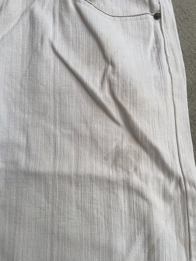 Brooklyn Express White Baggy Jorts (Category: Shorts) located in Manila. Submitted by jarchive (Listing ID 1463617683, Image 3). Description: - Excellent condition - Need wash - Size 34 - Thigh 12 - Length 24 - Leg opening 12 - Material: 100% Cotton MOP: GCASH 📩.