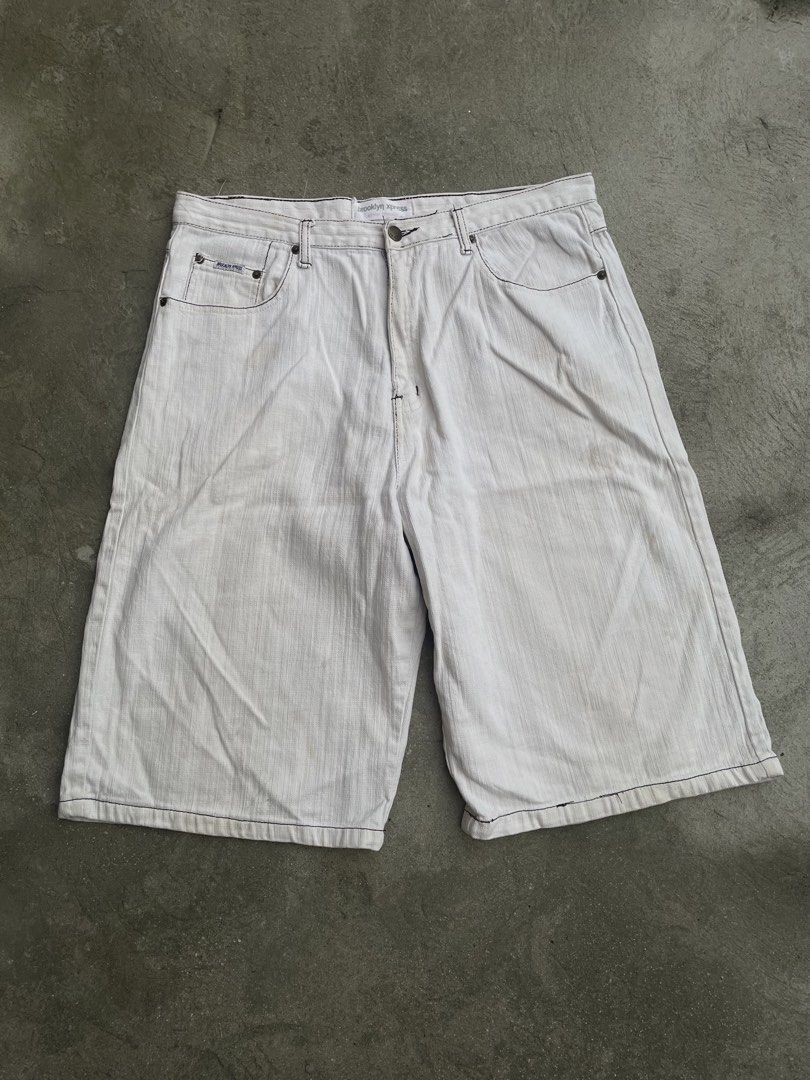 Brooklyn Express White Baggy Jorts (Category: Shorts) located in Manila. Submitted by jarchive (Listing ID 1463617683, Image 1). Description: - Excellent condition - Need wash - Size 34 - Thigh 12 - Length 24 - Leg opening 12 - Material: 100% Cotton MOP: GCASH 📩.