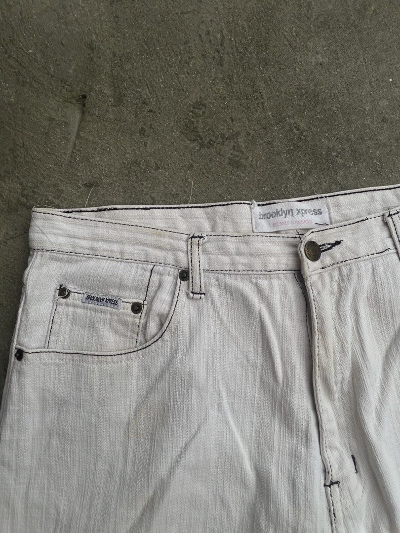 Brooklyn Express White Baggy Jorts (Category: Shorts) located in Manila. Submitted by jarchive (Listing ID 1463617683, Image 2). Description: - Excellent condition - Need wash - Size 34 - Thigh 12 - Length 24 - Leg opening 12 - Material: 100% Cotton MOP: GCASH 📩.
