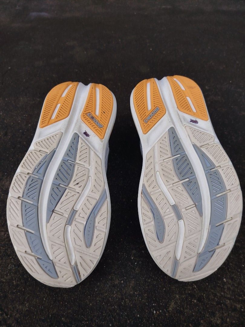 Brooks Ghost Max 3 Daily Trainer (Category: Sneakers) located in Bulacan. Submitted by kickstreetph (Listing ID 1463661299, Image 2). Description: Authentic Brooks Ghost Max 3 Daily Trainer Running shoes Size: 8.5us | 40eu | 25.5cm WOMENS Used in goodcondition Sample pair on tag Send DM to transact..