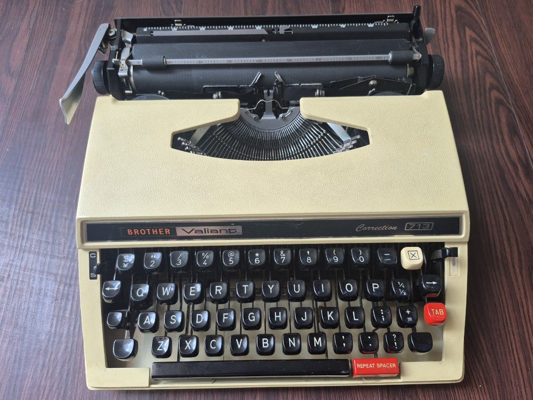 Brother Valiant 713 Typewriter with case (Category: Other Stationery & Craft) located in Manila. Submitted by shirozen26 (Listing ID 1463574910, Image 1). Description: - in good working condition, gumagana lahat ng keys - ready to use - buyer will shoulder delivery fee flaws: - may crack ang cover case sa likod at dent sa right front side (see 7th and last slide) - visible scratches.