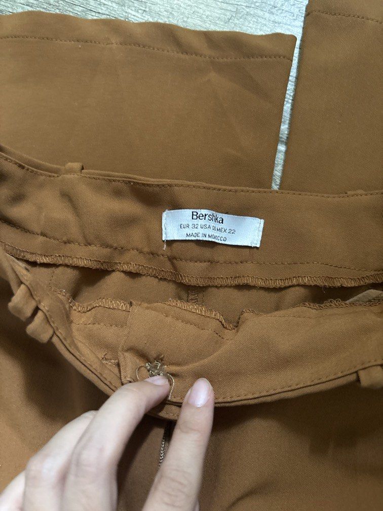 Brown bershka flared trousers (Category: Other Bottoms) located in Quezon City. Submitted by clothesloverph (Listing ID 1463599315, Image 2). Description: .