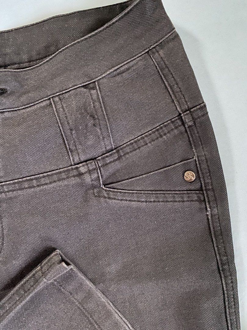 Black-Grey Flare Pants (Category: Jeans) located in Manila. Submitted by heyheyruok (Listing ID 1463612613, Image 2). Description: * Stretchable * Length: 93 cm * Waistline: 28.5 in .