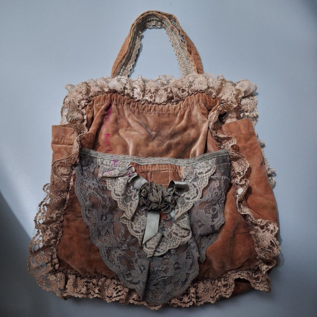 BROWN LACE AESTHETIC BAG (Category: Tote Bags) located in Mandaluyong City. Submitted by strawfhairy (Listing ID 1463679578, Image 1). Description: fixed price, issue: marker stains. haven't tried to wash it pa so not sure if removable.
