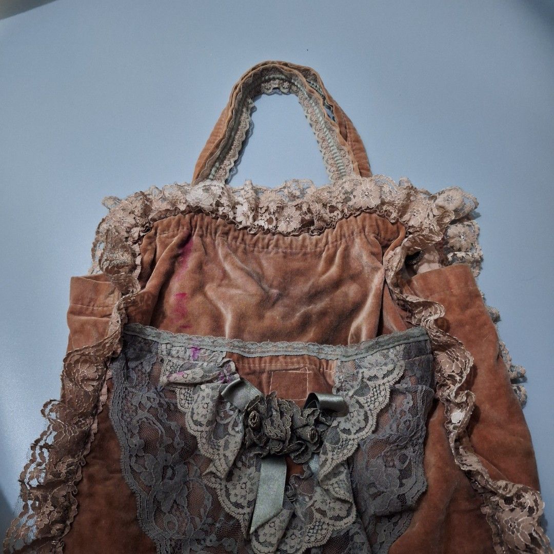 BROWN LACE AESTHETIC BAG (Category: Tote Bags) located in Mandaluyong City. Submitted by strawfhairy (Listing ID 1463679578, Image 2). Description: fixed price, issue: marker stains. haven't tried to wash it pa so not sure if removable.
