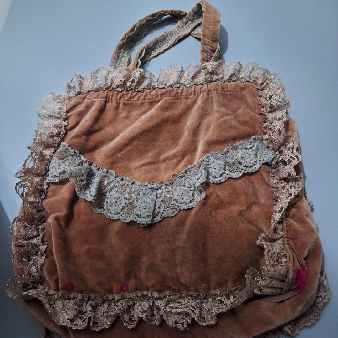 BROWN LACE AESTHETIC BAG (Category: Tote Bags) located in Mandaluyong City. Submitted by strawfhairy (Listing ID 1463679578, Image 3). Description: fixed price, issue: marker stains. haven't tried to wash it pa so not sure if removable.