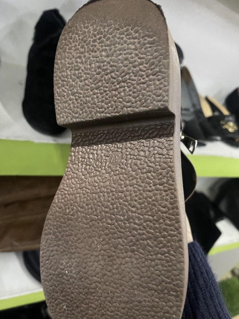 Brown Platform Boots with Buckles and Zipper (Category: Boots) located in La Trinidad. Submitted by potatothriftlip (Listing ID 1463683129, Image 2). Description: - Chunky platform boots - Rich brown color - Two buckle straps at the top - Full-length front zipper - Textured grip sole - Statement piece for an edgy look.