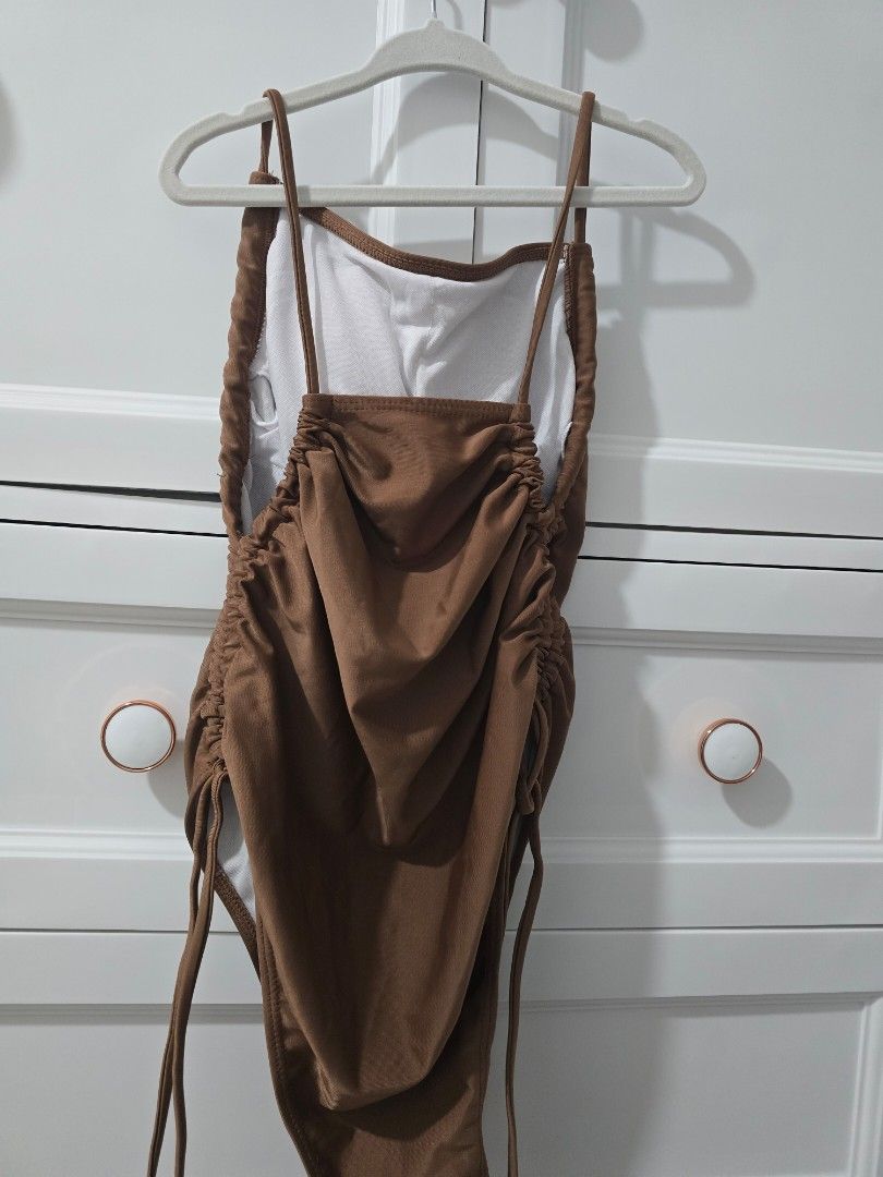 Brown Ruched Halter Bikini Top (Category: Bikinis & Swimsuits) located in Arayat. Submitted by polenbi15 (Listing ID 1463583013, Image 2). Description: - Brown bikini top - Ruching detail for a flattering look - Halter neck with adjustable tie closures - White lining inside for comfort and coverage - Versatile for beach days or pool parties.
