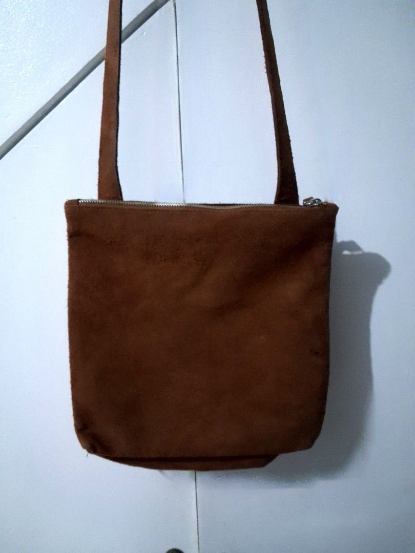 Brown Suede Shoulder Bag with Zipper Closure (Category: Shoulder Bags) located in Angeles City. Submitted by anneps (Listing ID 1463651970, Image 2). Description: - Soft brown suede shoulder bag - Zipper closure across the top - Interior tag: 'ithinkso' - Adjustable strap - Great for everyday use - Plenty of space inside.