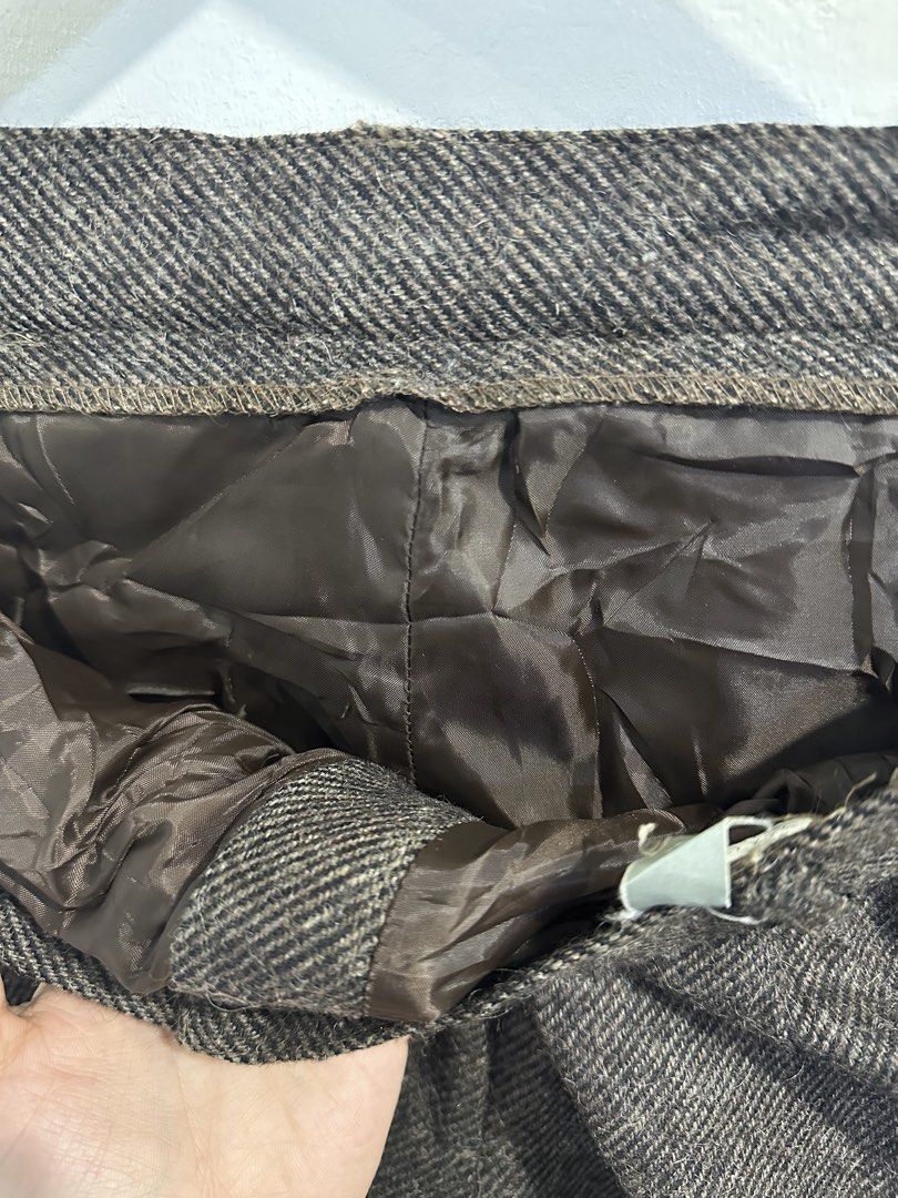 Brown Tweed Cropped Pants (Category: Jeans) located in San Jose del Monte. Submitted by bizzybeebyhgc (Listing ID 1463642978, Image 3). Description: - Stylish brown tweed cropped pants - Two front pockets and one back pocket with button closure - Fully lined interior - Ideal for a smart casual look - W: 34, L: 38.