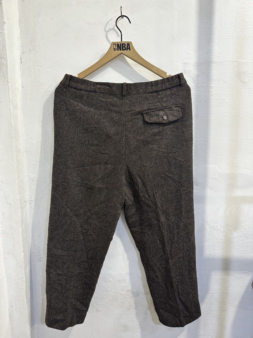 Brown Tweed Cropped Pants (Category: Jeans) located in San Jose del Monte. Submitted by bizzybeebyhgc (Listing ID 1463642978, Image 2). Description: - Stylish brown tweed cropped pants - Two front pockets and one back pocket with button closure - Fully lined interior - Ideal for a smart casual look - W: 34, L: 38.