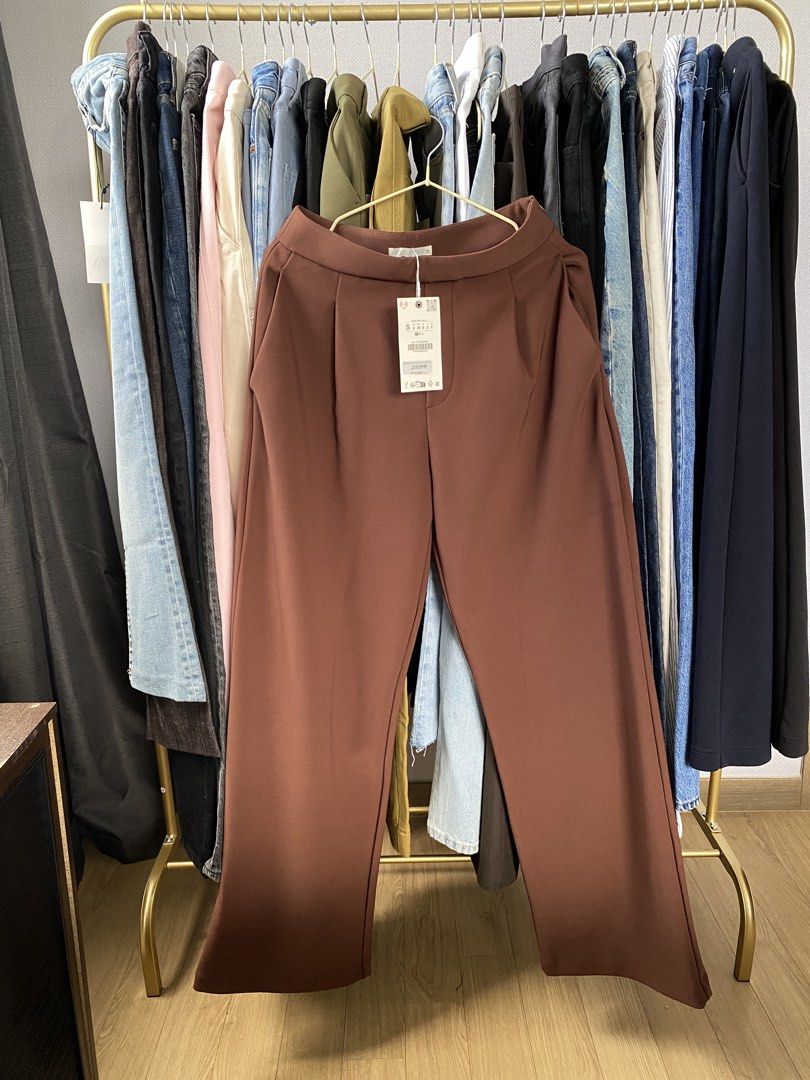 Zara Brown Wide Leg Pants with Pockets (Category: Jeans) located in Quezon City. Submitted by myshoppingaccount24 (Listing ID 1463634028, Image 1). Description: - Stylish brown wide-leg pants - Flattering high-waisted design - Elegant front pleats - Functional pockets (front and back) - Comfortable and versatile for any occasion.