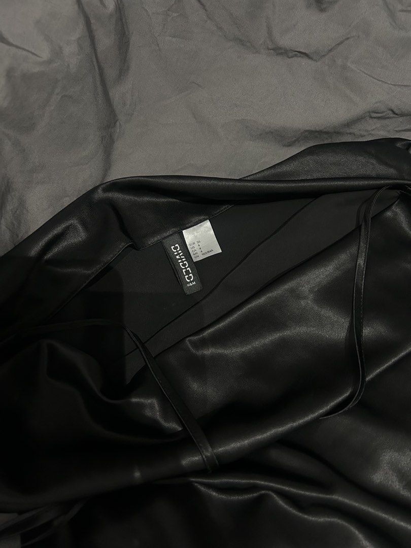 Bundle- Black long dress (Category: Dresses) located in Quezon City. Submitted by maekuuh (Listing ID 1463670887, Image 3). Description: Length: 48” RFS: declutter Dress 1: silk (formal) Dress 2: cotton (casual) Fits- xs to s.