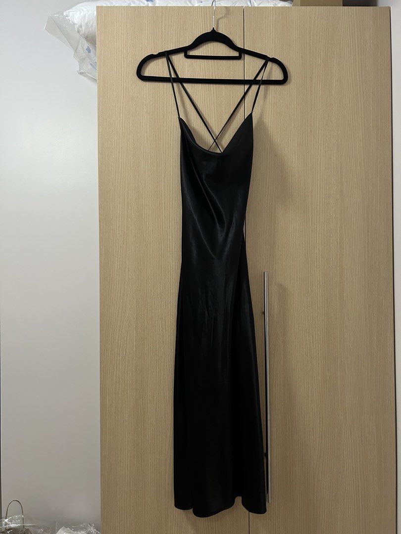 Bundle- Black long dress (Category: Dresses) located in Quezon City. Submitted by maekuuh (Listing ID 1463670887, Image 2). Description: Length: 48” RFS: declutter Dress 1: silk (formal) Dress 2: cotton (casual) Fits- xs to s.