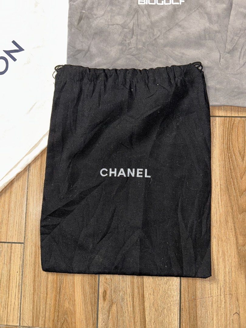 BUNDLE DUST BAG (Category: Purses & Pouches) located in General Santos City (Dadiangas). Submitted by grasya_12 (Listing ID 1463692728, Image 3). Description: TAKE ALL BUNDLE DUST BAG - Need wash, signs of usage, stains, etc. (this is thrifted po).