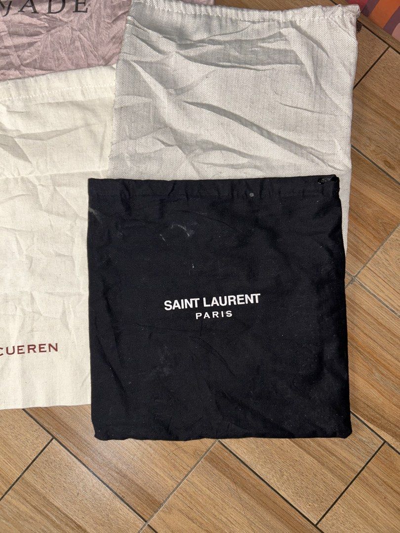 BUNDLE DUST BAG (Category: Purses & Pouches) located in General Santos City (Dadiangas). Submitted by grasya_12 (Listing ID 1463693203, Image 3). Description: TAKE ALL BUNDLE DUST BAG - Need wash, signs of usage, stains, etc. (this is thrifted po).