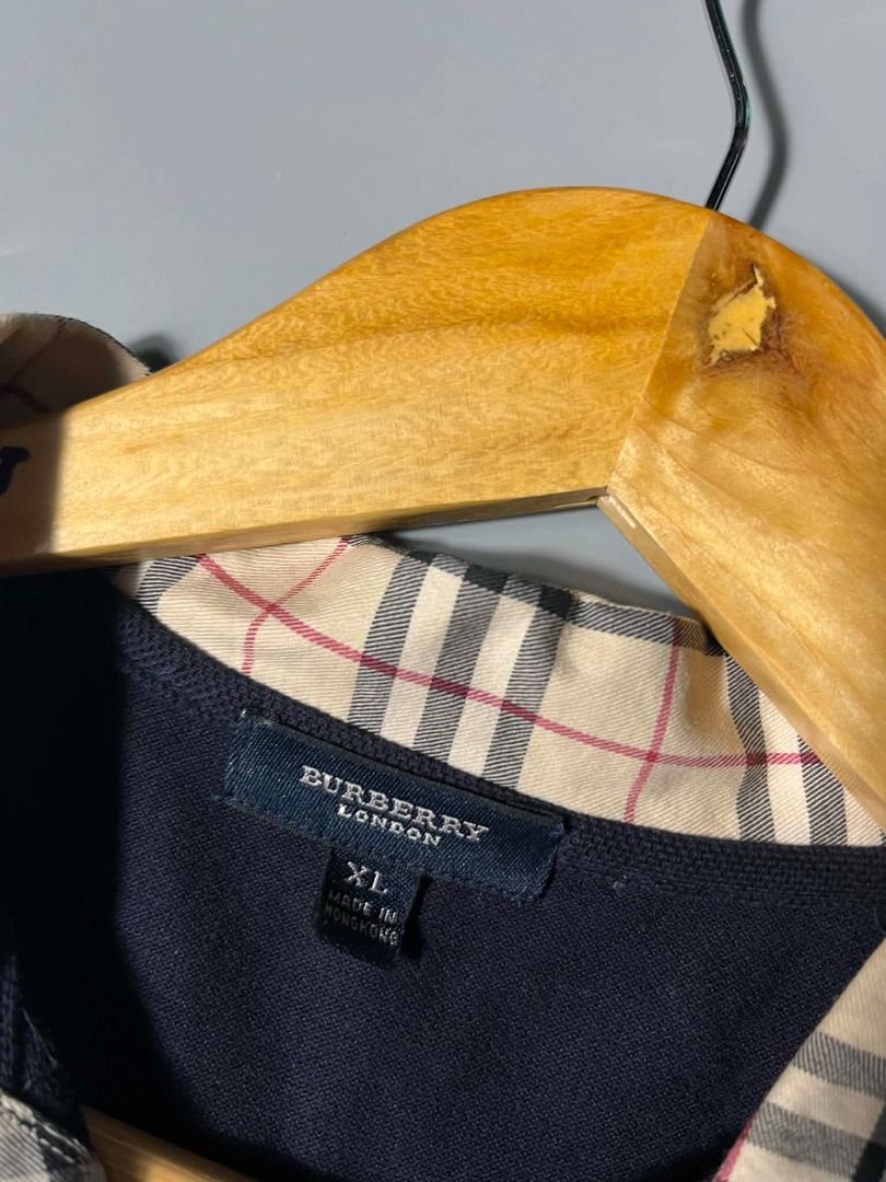 BURBERRY (Category: Tshirts & Polo Shirts ) located in General Santos City (Dadiangas). Submitted by arjay_genita (Listing ID 1463604279, Image 3). Description: Burberry ‼️Size Medium (21/24) ‼️Excellent condition ‼️Color rate 9.5./10 ‼️Issue Alter.