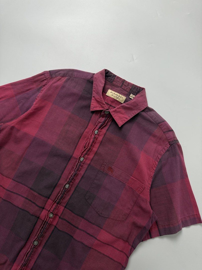 Burberry (Category: Tshirts & Polo Shirts ) located in Pila. Submitted by villanueva80826 (Listing ID 1463692431, Image 3). Description: Burberry polo button down Size:large •Width:21 •Length:28.5 •Condition: 9.3/10 •Color rate:9.3/10 Mine:580 +Shipping fee Issue:none .