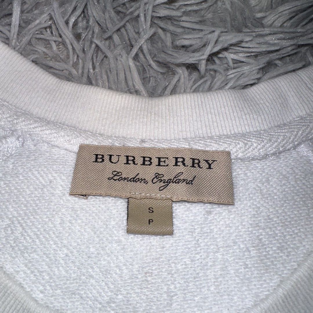 Burberry (Category: Announcements) located in Consolacion. Submitted by collaborated_styles (Listing ID 1463700293, Image 3). Description: Burberry sweatshirt S ontag Dimes 20/25 Colorate: 9.5/10 Excellent condi Need wash lang.
