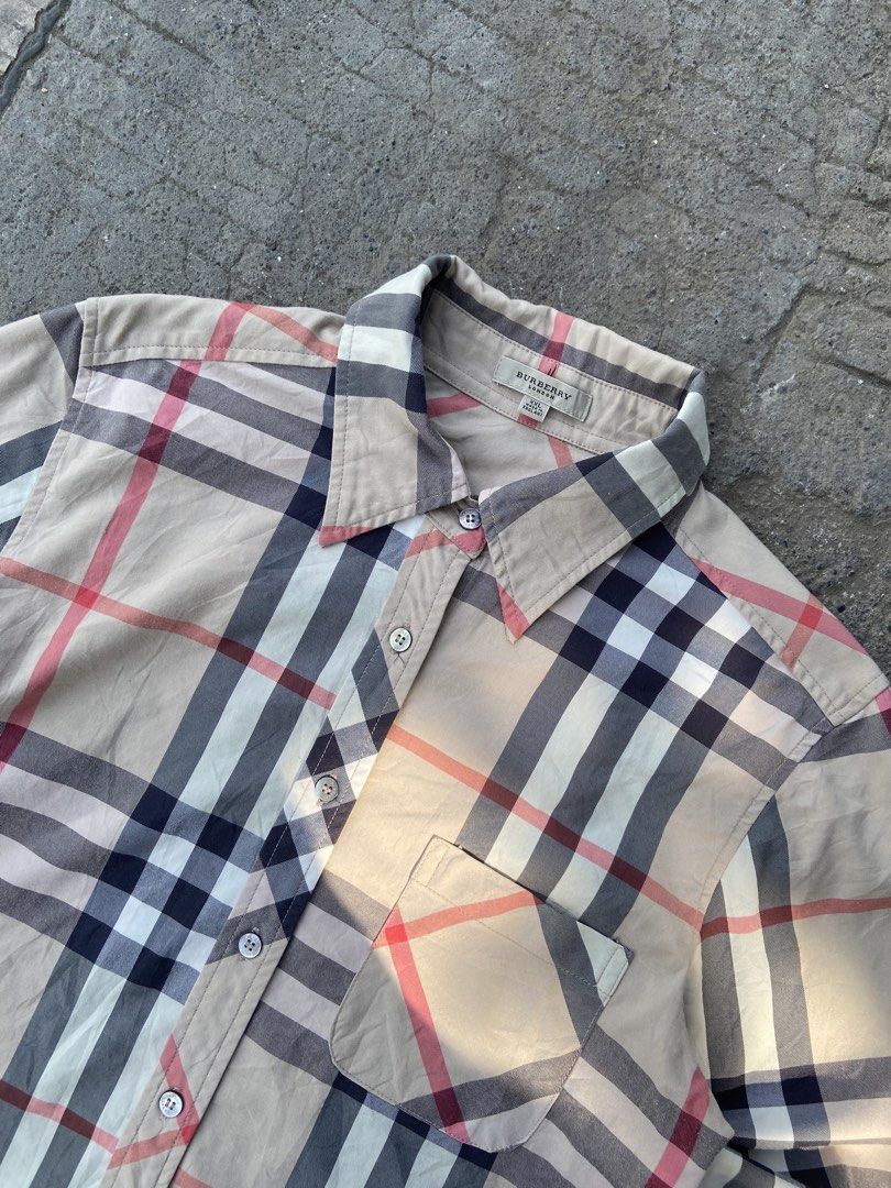 BURBERRY CLASSIC BIEGE COLOR LONGSLEEVE BUTTON UP (Category: Luxury Apparel) located in Davao. Submitted by re.wornn (Listing ID 1463601490, Image 2). Description: •XXL W18 L24 •EXCELLENT CONDITION 🏷️450 ADD SHIP 📩DM.