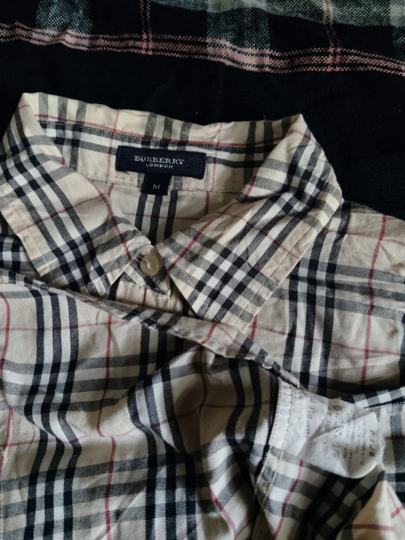 Burberry long sleeve (Category: Activewear) located in Mawab. Submitted by kingacecruda (Listing ID 1463654551, Image 3). Description: Burberry long sleeve, flawless.