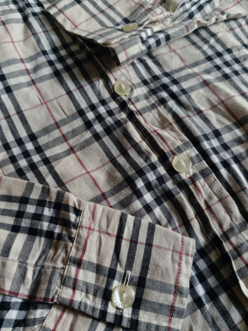 Burberry long sleeve (Category: Activewear) located in Mawab. Submitted by kingacecruda (Listing ID 1463654551, Image 2). Description: Burberry long sleeve, flawless.