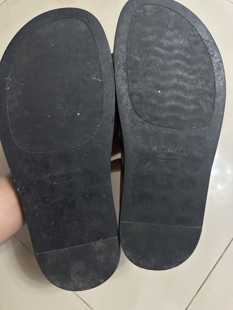Burberry Nova Check Slides (Category: Announcements) located in Butuan. Submitted by wear.next (Listing ID 1463672599, Image 2). Description: Size 39 No inclusions .