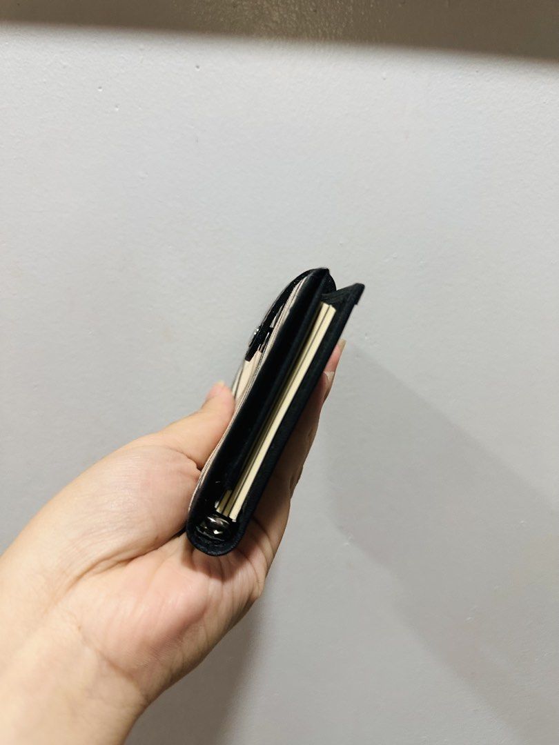 Burberry Planner/Card holder (Category: Wallets & Card holders) located in Batangas. Submitted by stopandshopforluxury (Listing ID 1463736748, Image 2). Description: Guaranteed Original 💯 No flaws, can send more photos upon request. What you see is what you get. Shipping via Lalamove, J&T, and LBC Disclaimer: This is a preloved bag. Actual condition is shown in photos. Expect normal signs of wear. Colors may slightly vary due to lighting. Please