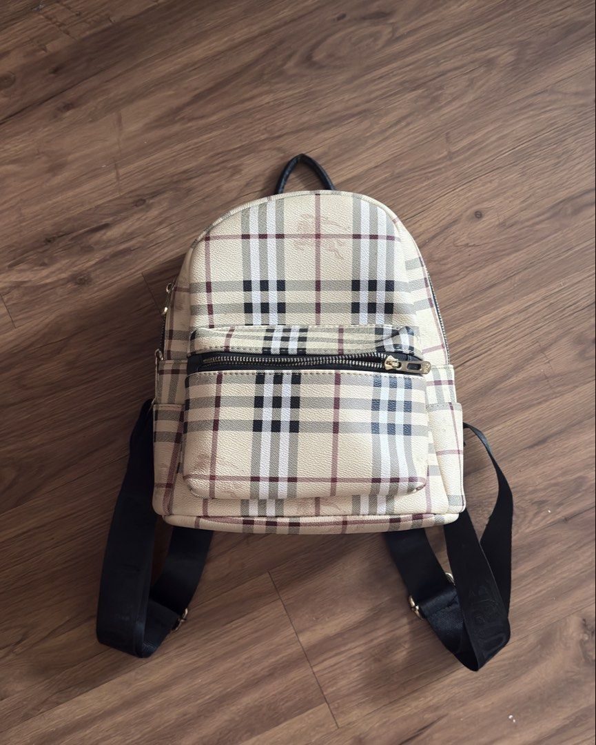 Burberry Small Backpack (Category: Backpacks) located in Bulacan. Submitted by jamietovell (Listing ID 1463595161, Image 1). Description: dimes are 10x9 .