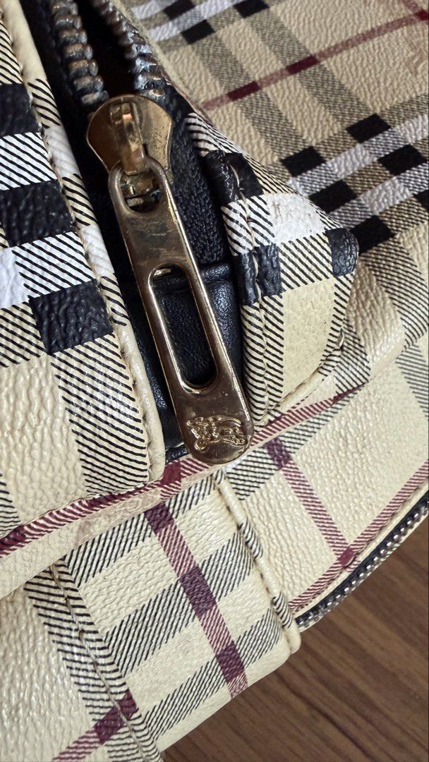 Burberry Small Backpack (Category: Backpacks) located in Bulacan. Submitted by jamietovell (Listing ID 1463595161, Image 2). Description: dimes are 10x9 .