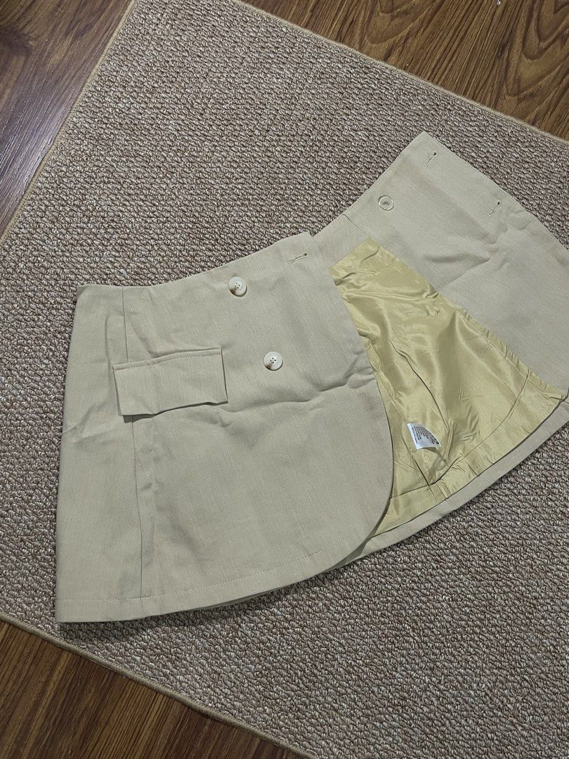 Button Wrap Skirt (Category: Skirts) located in Pasig City. Submitted by miafml-closet-cleanout (Listing ID 1463579115, Image 3). Description: - worn once - just needs ironing 😆 - premium fabric.