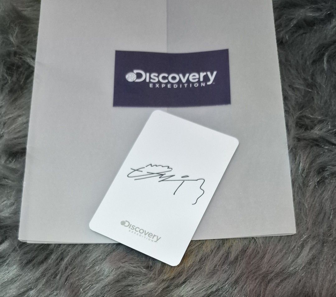 Byeon Wooseok x Discovery Expedition (complete inclusions) (Category: K-Wave Merchandise) located in Imus. Submitted by shopestepanimey (Listing ID 1463590283, Image 3). Description: - BWSxDiscoveryExpedition limited time merch - includes 4 postcards and 4 photocards - All photocards are in protective sleeves - Ideal for collectors and fans of the brand.