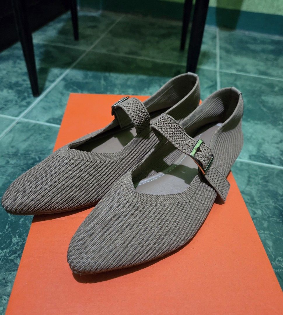 Cada Dia Flats (Category: Flats & Sandals) located in Manila. Submitted by karenapilado (Listing ID 1463573272, Image 1). Description: .