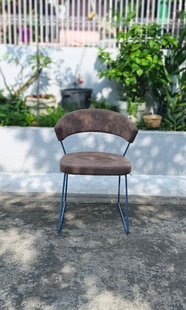 Calligaris 1pc chair (Category: Chairs) located in Santa Rosa. Submitted by tonyhawk0592 (Listing ID 1463622053, Image 2). Description: .