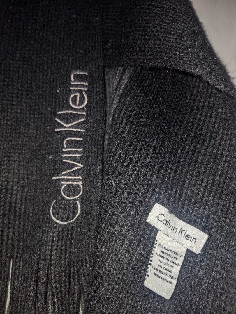 Calvin Klein Scarf (Category: Luxury Apparel) located in Sorsogon. Submitted by sensui_thrift (Listing ID 1463668614, Image 2). Description: excellent condition off/legit not sure if authentic but u can legit check it no issue location: Bicol, Sorsogon.