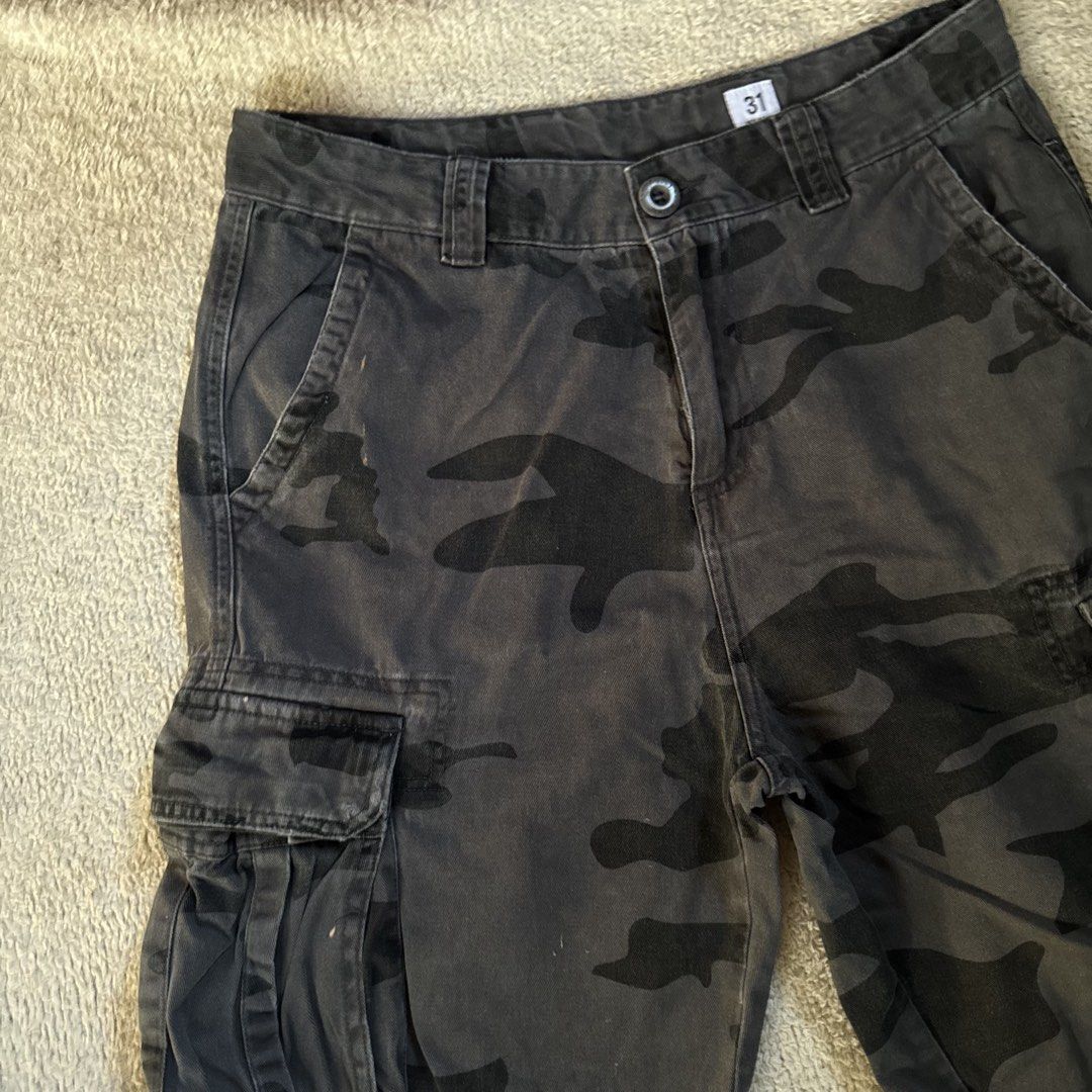 Camouflage Cargo Shorts (Category: Shorts) located in Vigan. Submitted by chiyannav (Listing ID 1463742320, Image 2). Description: .