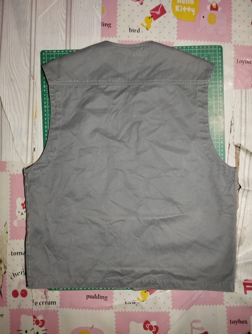 Canyon Rock Vest (Category: Vests) located in Makati City. Submitted by christhrift10 (Listing ID 1463609965, Image 3). Description: Canyon Rock Vest Large on tag 21x23 Good condition P250+sf Loc.Olympia, Makati Pick-up or delivery Gcash ready if J&T.