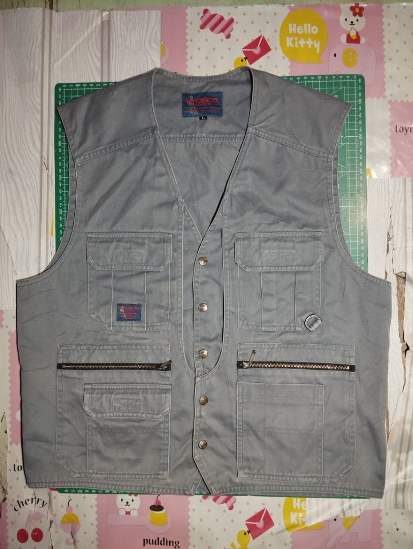 Canyon Rock Vest (Category: Vests) located in Makati City. Submitted by christhrift10 (Listing ID 1463609965, Image 1). Description: Canyon Rock Vest Large on tag 21x23 Good condition P250+sf Loc.Olympia, Makati Pick-up or delivery Gcash ready if J&T.