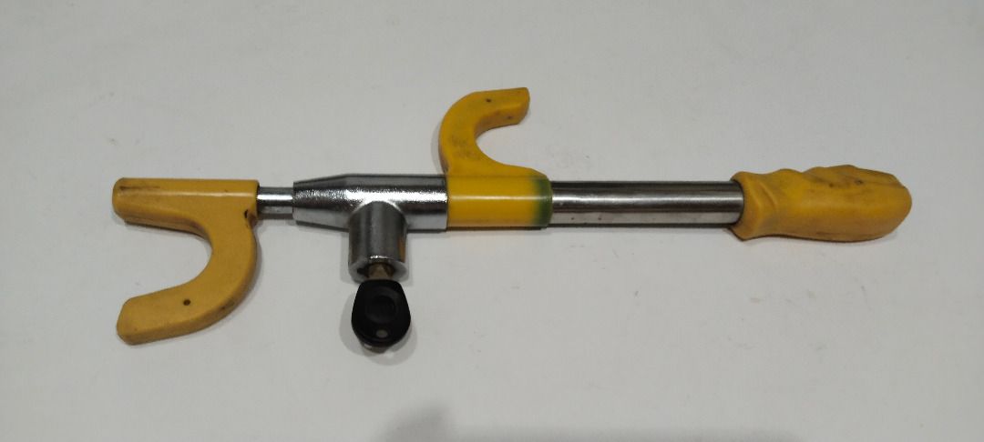 CAR LOCK Universal (Category: Other Automotive Parts and Accessories) located in Pasig City. Submitted by velascosun76701 (Listing ID 1463643678, Image 2). Description: CAR Lock Universal Heavy Duty.