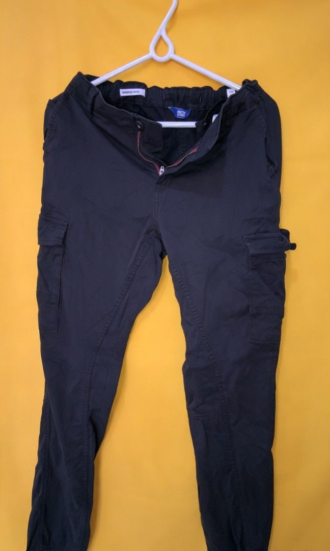 Cargo Pants Black (Category: Jeans) located in Bacoor. Submitted by kaykay858 (Listing ID 1463668415, Image 1). Description: .