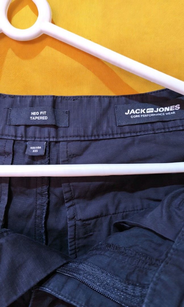 Cargo pants black unisex (Category: Jeans) located in Bacoor. Submitted by kaykay858 (Listing ID 1463668143, Image 2). Description: Slightly negotiable. Sinasabi ko sainyo. sobrang ganda pa nito! Dm me baka magkasundo tayo sa tawad mo ✨💙.