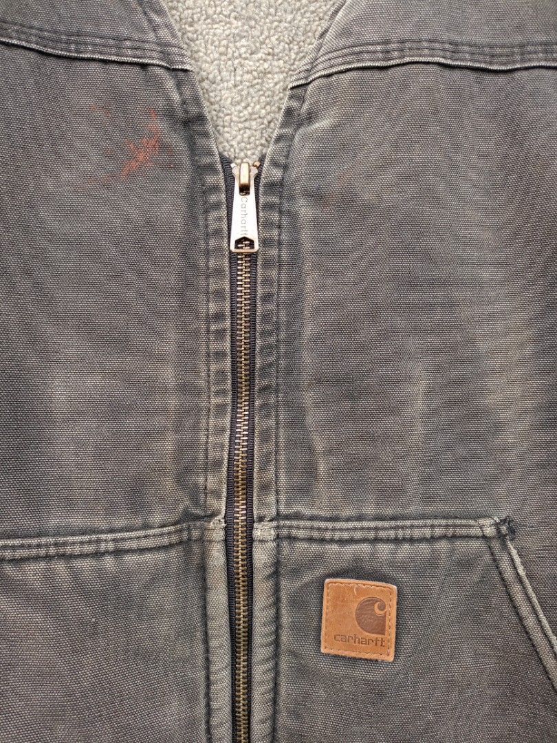 Carharrt V28 SHERPA-LINED VEST (Category: Vests) located in Manila. Submitted by robco (Listing ID 1463573825, Image 2). Description: Carharrt V28 SHERPA-LINED VEST 🔥 Issue - Paint stain and fading L in front - 26.2 L in Back - 28.5 W - 25 ₱ 1999.