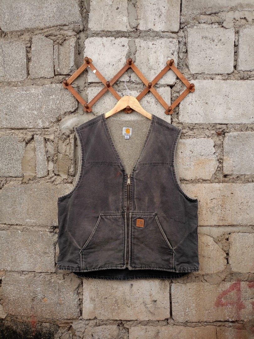 Carharrt V28 SHERPA-LINED VEST (Category: Vests) located in Manila. Submitted by robco (Listing ID 1463573825, Image 1). Description: Carharrt V28 SHERPA-LINED VEST 🔥 Issue - Paint stain and fading L in front - 26.2 L in Back - 28.5 W - 25 ₱ 1999.