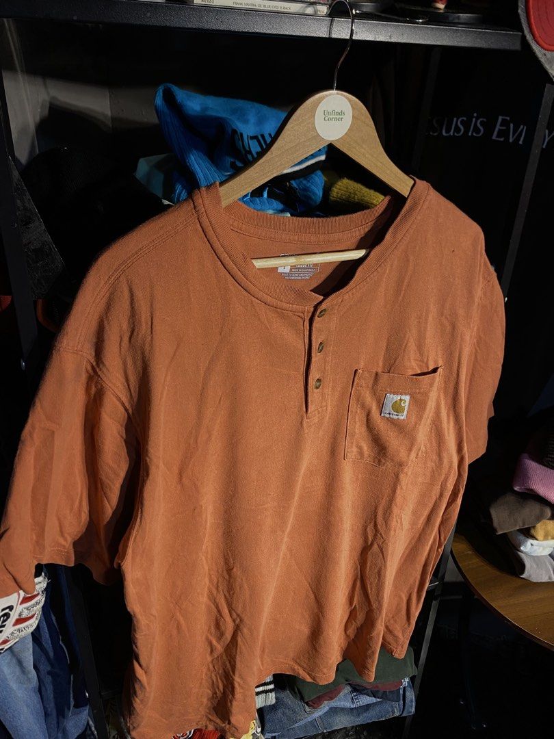 CARHARTT HENLEY SHIRT (Category: Tshirts & Polo Shirts ) located in San Pablo. Submitted by genesisllo24149 (Listing ID 1463662337, Image 3). Description: CARHARTT HENLEY SHIRT LENGTH -> 32 WIDTH -> 25 ISSUE -> LINTS CONDITION -> GOOD DM TO PURCHASE 📥 DISCLAIMER: - Please manage your expectations, posted items are preloved, used & thrifted -Actual color may vary due to lighting -Flaker will be posted.