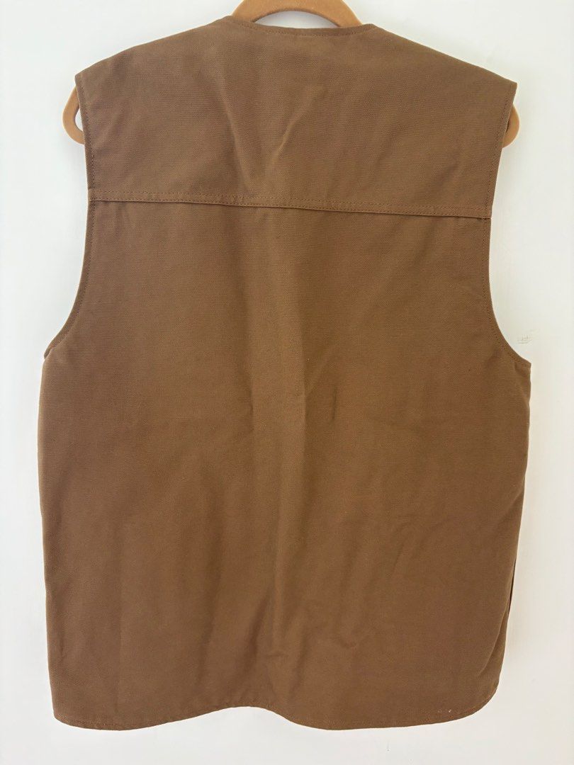Carhartt WIP Arbor Vest - Size L (Hamilton Brown) （分類：背心）位於 Hong Kong。 由 hk22018 提交（商品編號 1463593648，圖片 2）。簡介： Authentic pre-owned Carhartt WIP organic cotton canvas utility vest. Features gold front zip, multi-pocket layout, and square logo patch. Size: Fits Men’s Large Approx Measurements: Pit to Pit 55cm Length 73.5cm Shoulder 43cm Condition: Used, good shape with light normal wear. Zip works perfectly. Care inner tags cut off. Meetup: MTR Stat