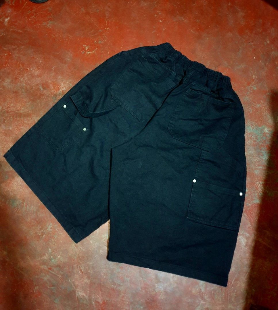 Carpenter long baggy jorts black (Category: Shorts) located in Davao. Submitted by kenpinero (Listing ID 1463700118, Image 2). Description: Settle long black carpenter baggy long jorts waist free length 29 thigh 18 hem 14 hard denim no issue need wash for fragrance rush price.